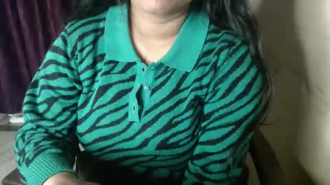 Snapshot of edin_rose chatting on 11-29-25, 04:32 Edin online show from 11-29-25, 04:32