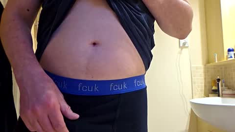 Snapshot of edinburgh79 chatting on 12-21-25, 10:55 edinburgh79 online show from 12-21-25, 10:55