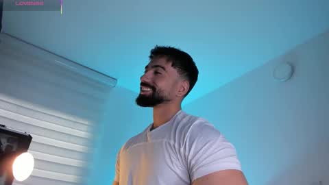 Snapshot of edrick_walton chatting on 10-31-25, 12:06 edrick online show from 10-31-25, 12:06