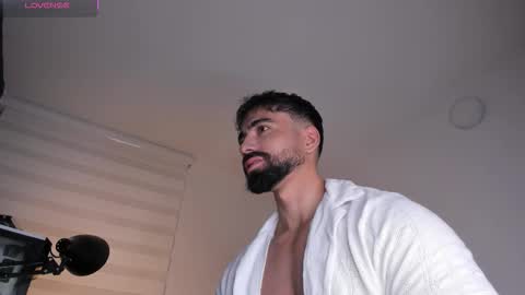 Snapshot of edrick_walton chatting on 11-07-25, 10:15 edrick online show from 11-07-25, 10:15