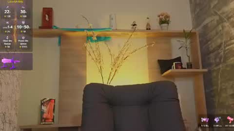 Snapshot of edwardross_ chatting on 07-23-26, 10:19 Edward Ross online show from 07-23-26, 10:19