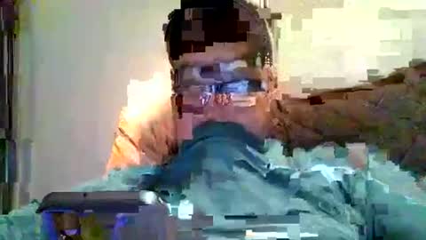 Snapshot of edwins777 chatting on 05-04-26, 06:59 Nicky789 online show from 05-04-26, 06:59