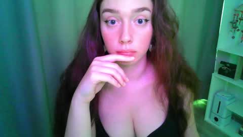 Snapshot of effie_balconii chatting on 10-01-25, 12:00 effie_balconii online show from 10-01-25, 12:00