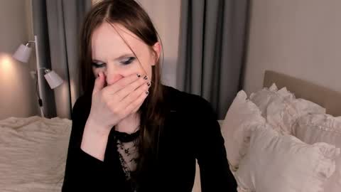 Effie Mur online show from 04-22-26, 09:05