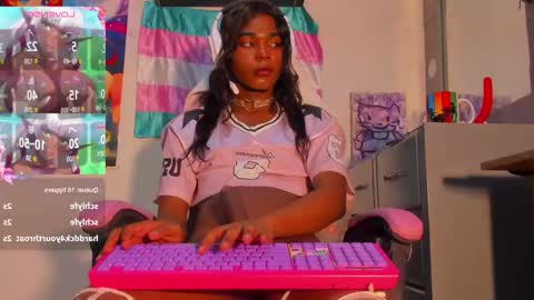 Snapshot of effy_marinn chatting on 09-30-25, 01:38 effy_marinn online show from 09-30-25, 01:38