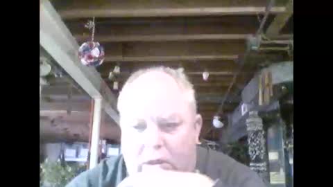 Snapshot of efriff chatting on 05-03-26, 01:28 efriff online show from 05-03-26, 01:28