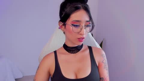   EileenFord    online show from 02-26-25, 10:20