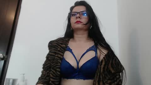 Snapshot of eileenqueen23 chatting on 02-11-25, 07:05 Eileen online show from 02-11-25, 07:05