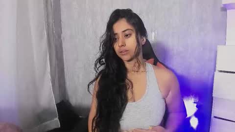 Snapshot of eiliyn_01 chatting on 11-08-25, 01:33 Eilyn online show from 11-08-25, 01:33