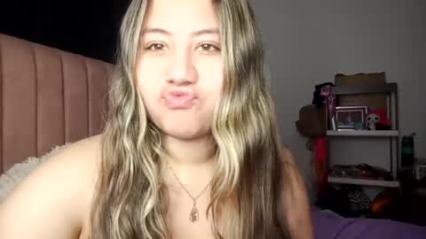 Snapshot of eimy_collin chatting on 09-19-25, 12:12 EIMY   MODEL INDEPENDENT online show from 09-19-25, 12:12