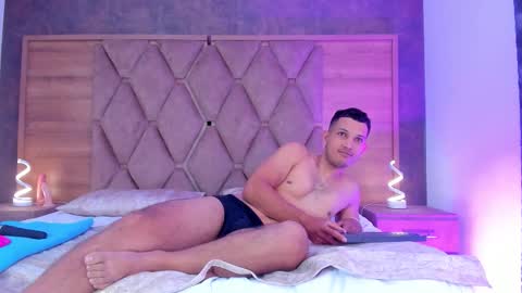 Snapshot of eimyandmaxi chatting on 11-15-25, 08:38 YG COUPLE online show from 11-15-25, 08:38