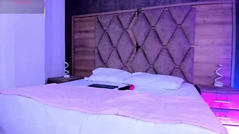 Snapshot of eimyandmaxi chatting on 12-17-25, 08:59 YG COUPLE online show from 12-17-25, 08:59