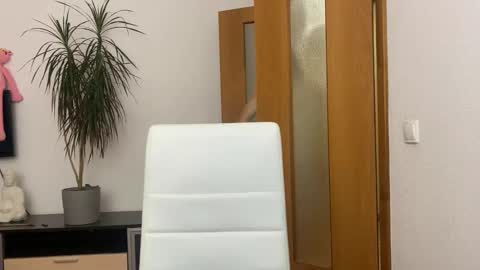 Snapshot of eitanhere chatting on 12-14-24, 11:07 Eitan online show from 12-14-24, 11:07