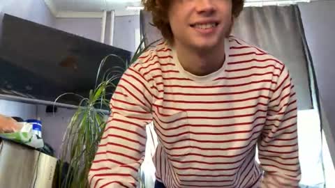 Snapshot of eitanhere chatting on 09-18-25, 06:48 Eitan online show from 09-18-25, 06:48