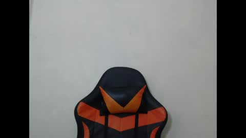Instagram BelowAbajo online show from 05-02-26, 03:00