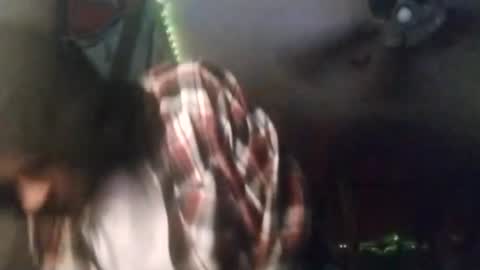 Snapshot of el_mucho210 chatting on 06-12-26, 11:31 el_mucho210 online show from 06-12-26, 11:31