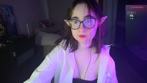 Snapshot of el_sweety chatting on 12-10-24, 09:23 If you like it when I meow give me a thumbs up online show from 12-10-24, 09:23