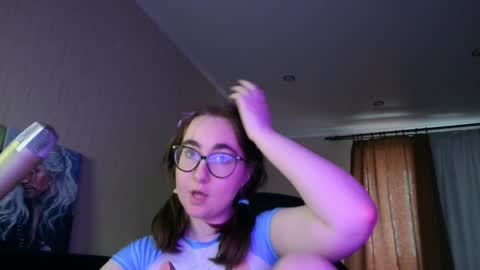 Snapshot of el_sweety chatting on 01-28-25, 01:16 If you like it when I meow give me a thumbs up online show from 01-28-25, 01:16