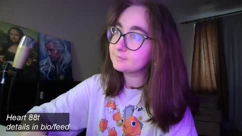 Snapshot of el_sweety chatting on 02-09-25, 03:01 If you like it when I meow give me a thumbs up online show from 02-09-25, 03:01