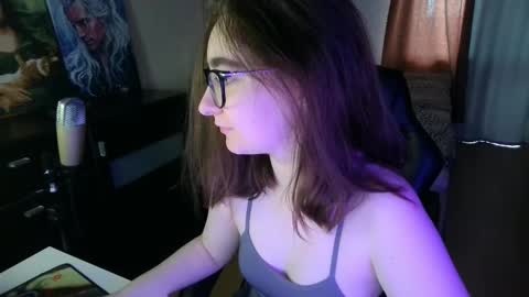 Snapshot of el_sweety chatting on 02-23-25, 01:10 If you like it when I meow give me a thumbs up online show from 02-23-25, 01:10