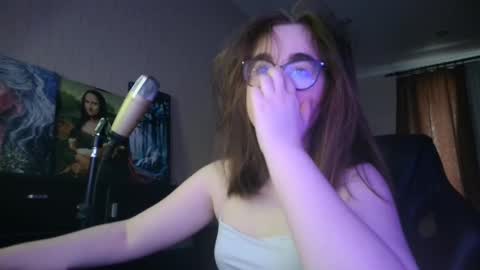 Snapshot of el_sweety chatting on 03-10-25, 03:41 If you like it when I meow give me a thumbs up online show from 03-10-25, 03:41