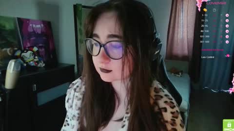 Snapshot of el_sweety chatting on 09-26-25, 09:24 If you like it when I meow give me a thumbs up online show from 09-26-25, 09:24