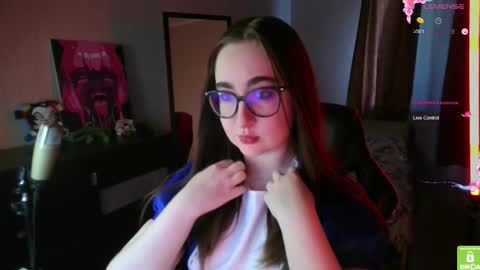 Snapshot of el_sweety chatting on 10-20-25, 10:05 If you like it when I meow give me a thumbs up online show from 10-20-25, 10:05