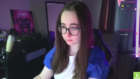 Snapshot of el_sweety chatting on 10-23-25, 10:03 If you like it when I meow give me a thumbs up online show from 10-23-25, 10:03
