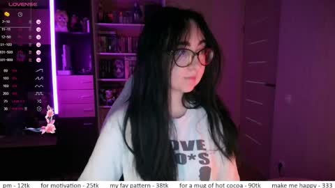 Snapshot of el_sweety chatting on 05-19-26, 10:10 If you like it when I meow give me a thumbs up online show from 05-19-26, 10:10