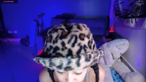 Ela  Help me reach 100 thumbs up online show from 01-03-25, 02:43