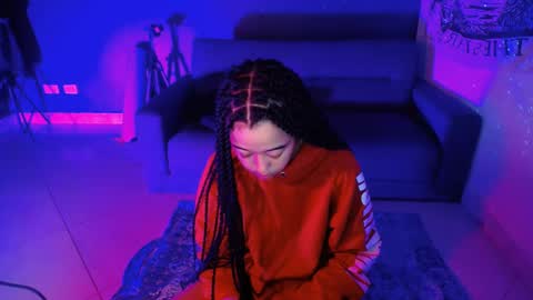 Ela  Help me reach 100 thumbs up online show from 01-12-25, 09:19