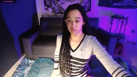 Ela  Help me reach 100 thumbs up online show from 01-26-25, 05:34