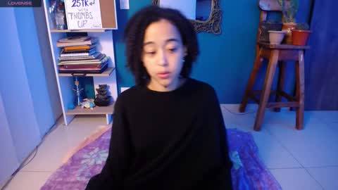 Ela  Help me reach 100 thumbs up online show from 10-28-25, 07:23