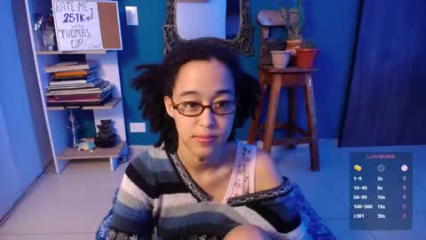 Ela  Help me reach 100 thumbs up online show from 10-31-25, 12:22