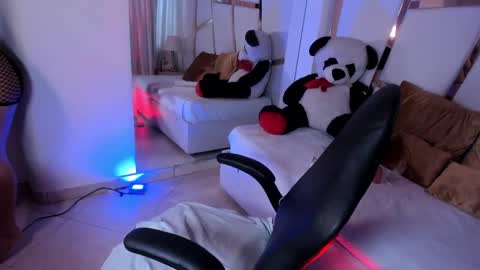 Snapshot of ela_beli chatting on 09-17-25, 04:14 Ela Beli online show from 09-17-25, 04:14