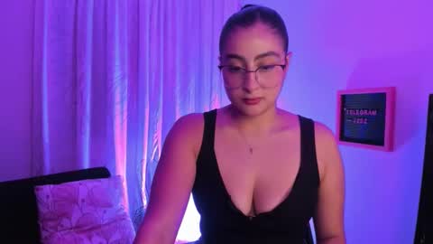 Elaia online show from 10-22-25, 03:51