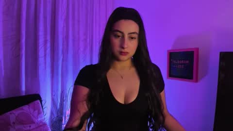 Elaia online show from 10-24-25, 03:58