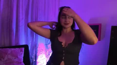 Elaia online show from 10-25-25, 07:16