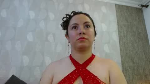 Snapshot of elamurray chatting on 11-04-25, 11:20 elamurray online show from 11-04-25, 11:20