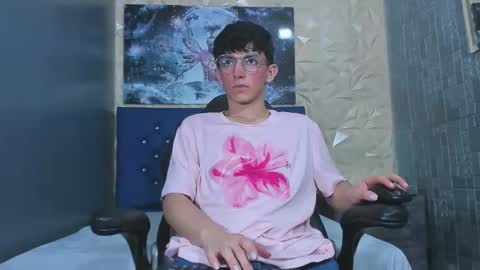 Elan Giralon online show from 04-25-26, 10:40