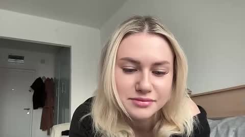 elaraluxxxe online show from 02-19-25, 11:06