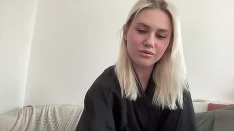 elaraluxxxe online show from 09-17-25, 09:55