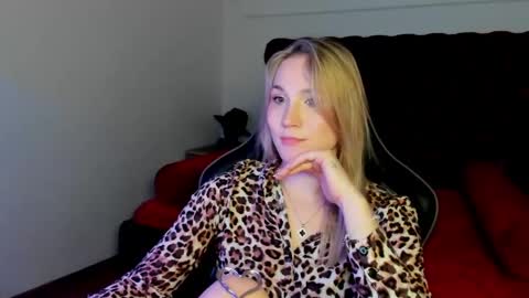 elaravoltage online show from 04-21-26, 01:42