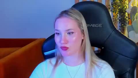 elaravoltage online show from 06-11-26, 12:32