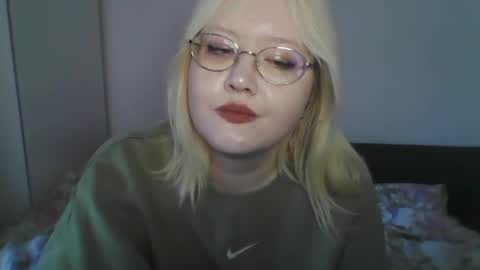 Snapshot of elayne_sweet chatting on 05-15-26, 10:44 elayne_sweet online show from 05-15-26, 10:44
