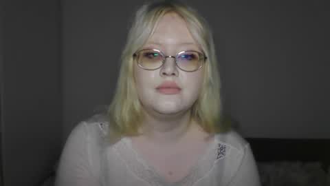 Snapshot of elayne_sweet chatting on 05-17-26, 06:00 elayne_sweet online show from 05-17-26, 06:00