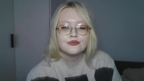 Snapshot of elayne_sweet chatting on 05-19-26, 06:09 elayne_sweet online show from 05-19-26, 06:09