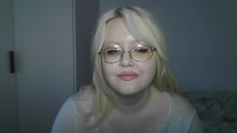 Snapshot of elayne_sweet chatting on 05-20-26, 06:19 elayne_sweet online show from 05-20-26, 06:19