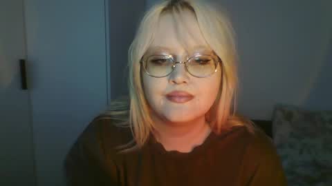 Snapshot of elayne_sweet chatting on 05-21-26, 06:20 elayne_sweet online show from 05-21-26, 06:20
