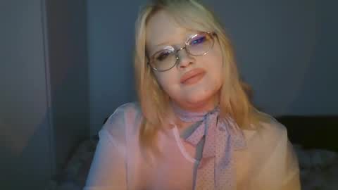 Snapshot of elayne_sweet chatting on 05-26-26, 06:09 elayne_sweet online show from 05-26-26, 06:09